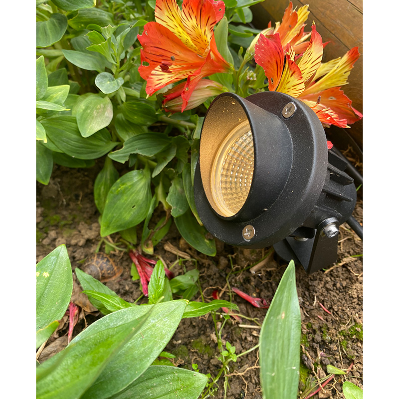 Solspike - 7W LED Solar Spotlights with Ground Spike (set of 3) - Image 6