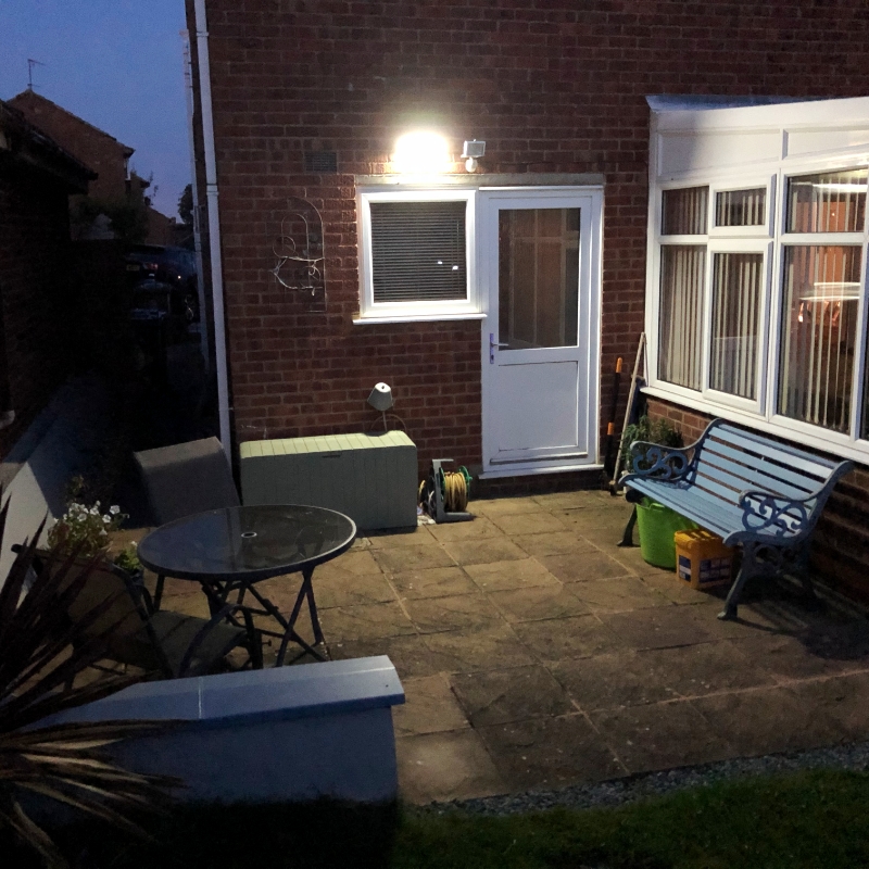 ALERTA PIR Motion Sensor Solar Wall Light - Daylight White - Image 5