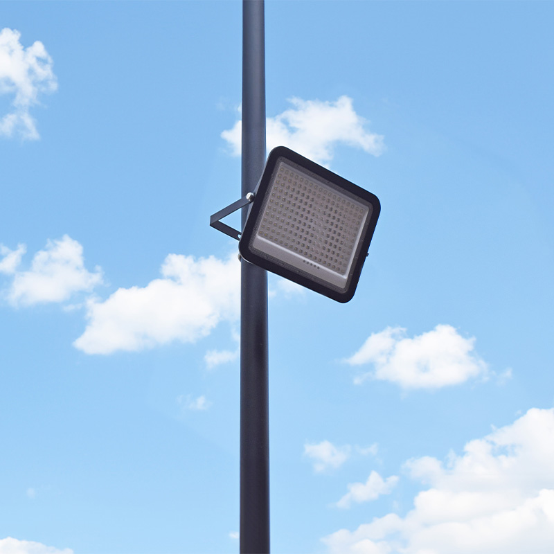 Pro Solar HELIOSOL - High Output Solar Flood Lights with Remote Control (200W, 300W & 400W) - Image 6