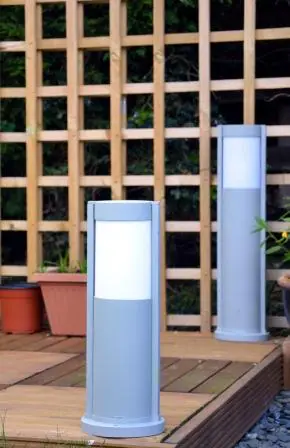 Ovus 450 S -Energy Saving Post Light / Illuminated Bollard - Silver Grey - Image 2