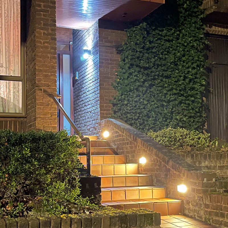 Charleston 12v Brick Light - Frosted Glass Front - Image 5