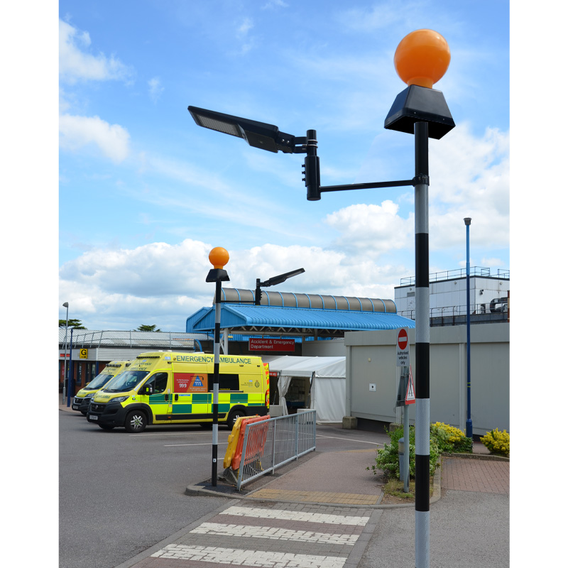 ViaMAX HIWAY Max - PIR Motion Sensor Solar Street Light - Black 4800lm (40W) - Image 2