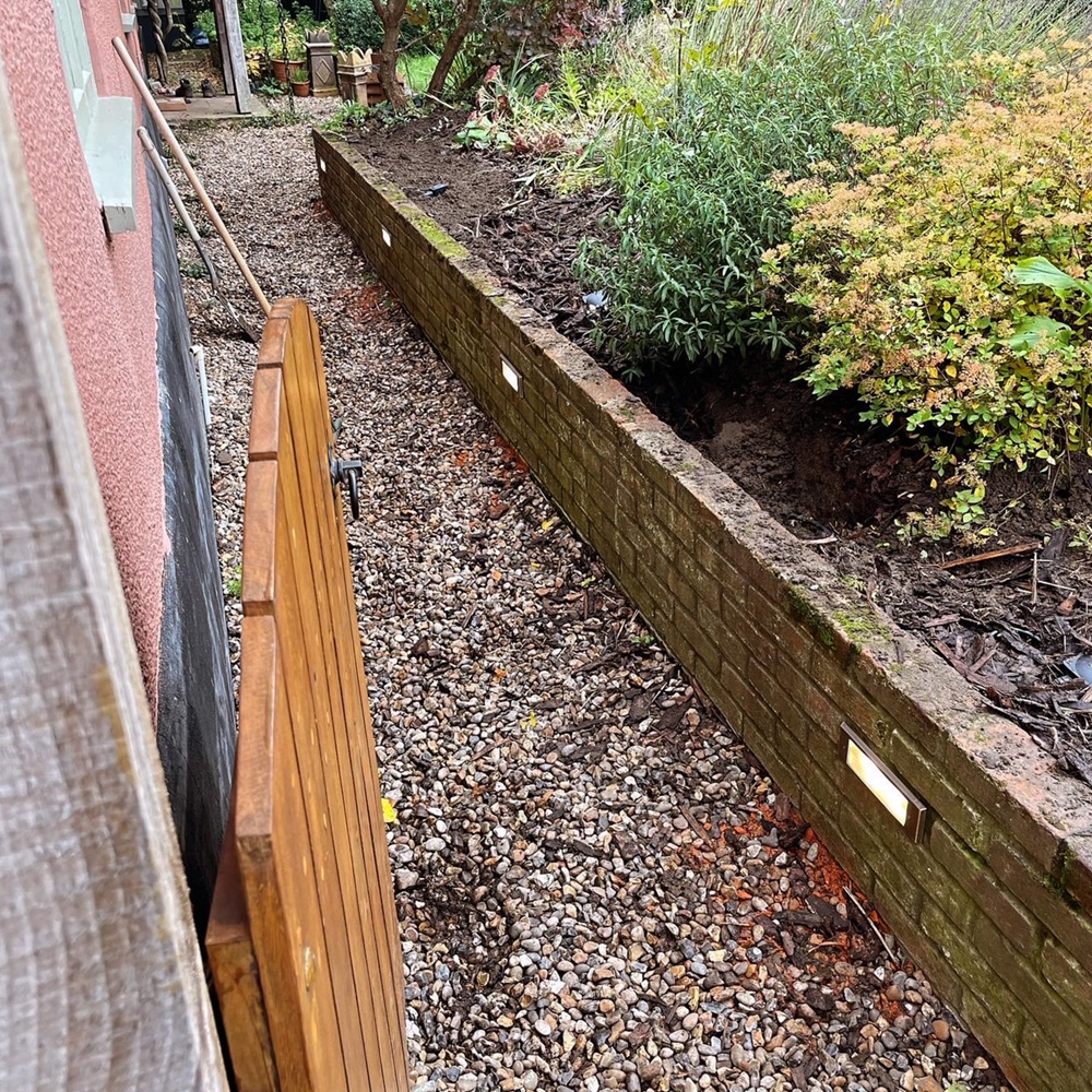 Charleston Brass Brick Light - Frosted Glass Front (240v) - Image 5